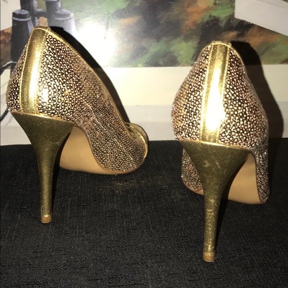 Gold Stuart Weitzman Heels size 8.5 - Picture 3 of 3